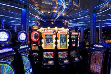 com888 Live Tables, Slots and Crash Games in One Place